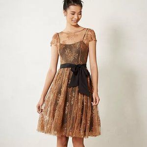 Honeyeyed lace dress